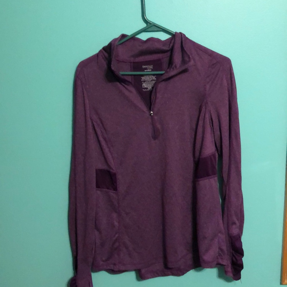 Long sleeve slightly fitted workout too